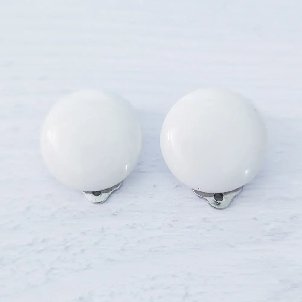 Vintage Lisner Clip On Earrings Retro White Circle 0.75